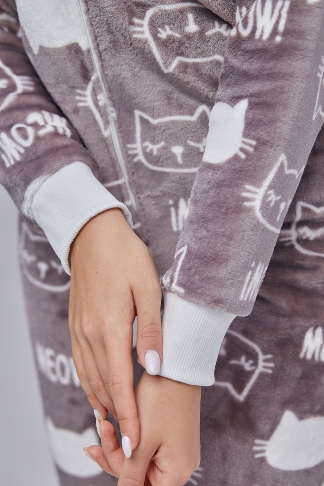 Тепла жіноча піжама з кишенею на попі та капюшоном SweetJama Frozy Meow коричнева 56612 фото